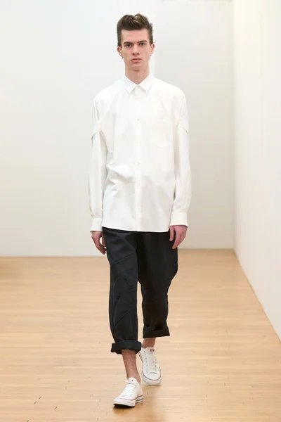 Look 10
